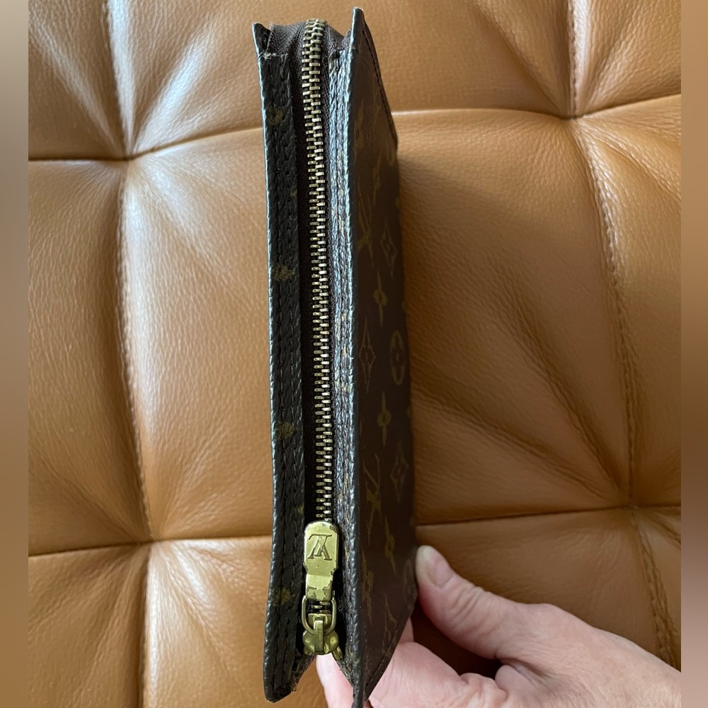 Authentic Louis Vuitton Toilette Pouch - Brown & Tan Traditional Monogram. - Picture 9 of 14
